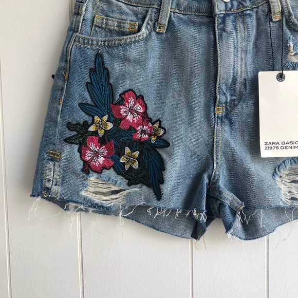 NWT Zara Floral Embroidered Denim Cutoff Shorts - Picture 2 of 5
